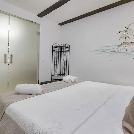 Cherry-Old Town Apartman *