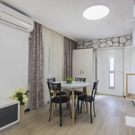 Daire Cherry-old Town