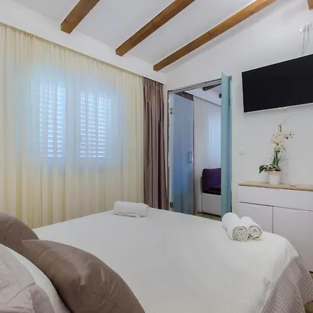 Cherry-Old Town Apartment *