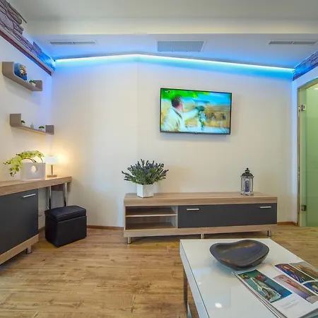 Cherry-Old Town Apartment Split