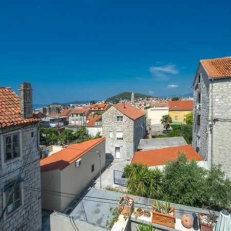Cherry-Old Town Apartment
