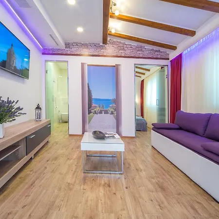 Cherry-old Town Apartment Split