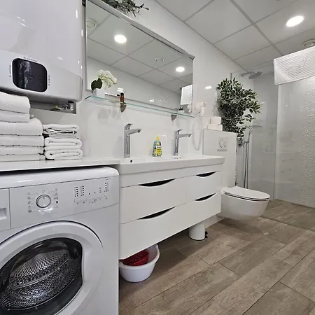 Cherry-Old Town Apartment *