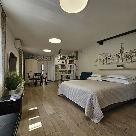 Cherry-Old Town Apartment