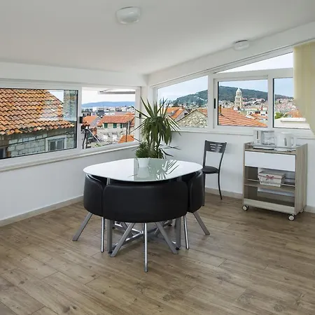 Cherry-Old Town Apartment Split
