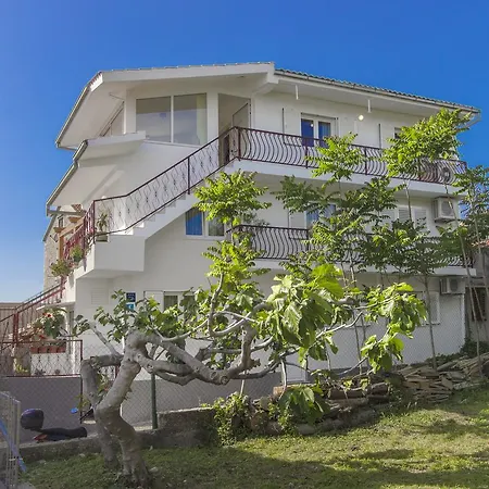 Cherry-Old Town Apartment