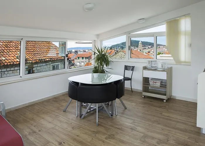 Cherry-old Town Daire Split